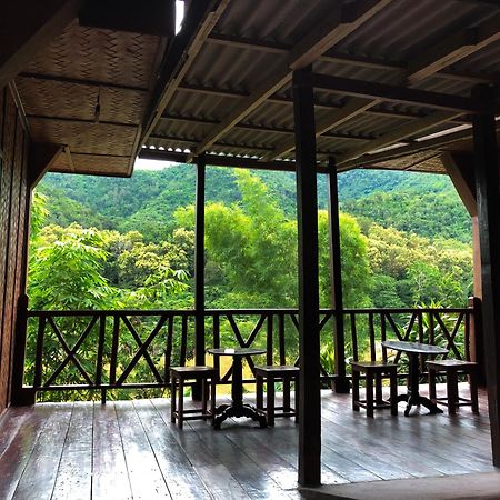 Mekong Riverside Lodge Pakbeng Exterior photo