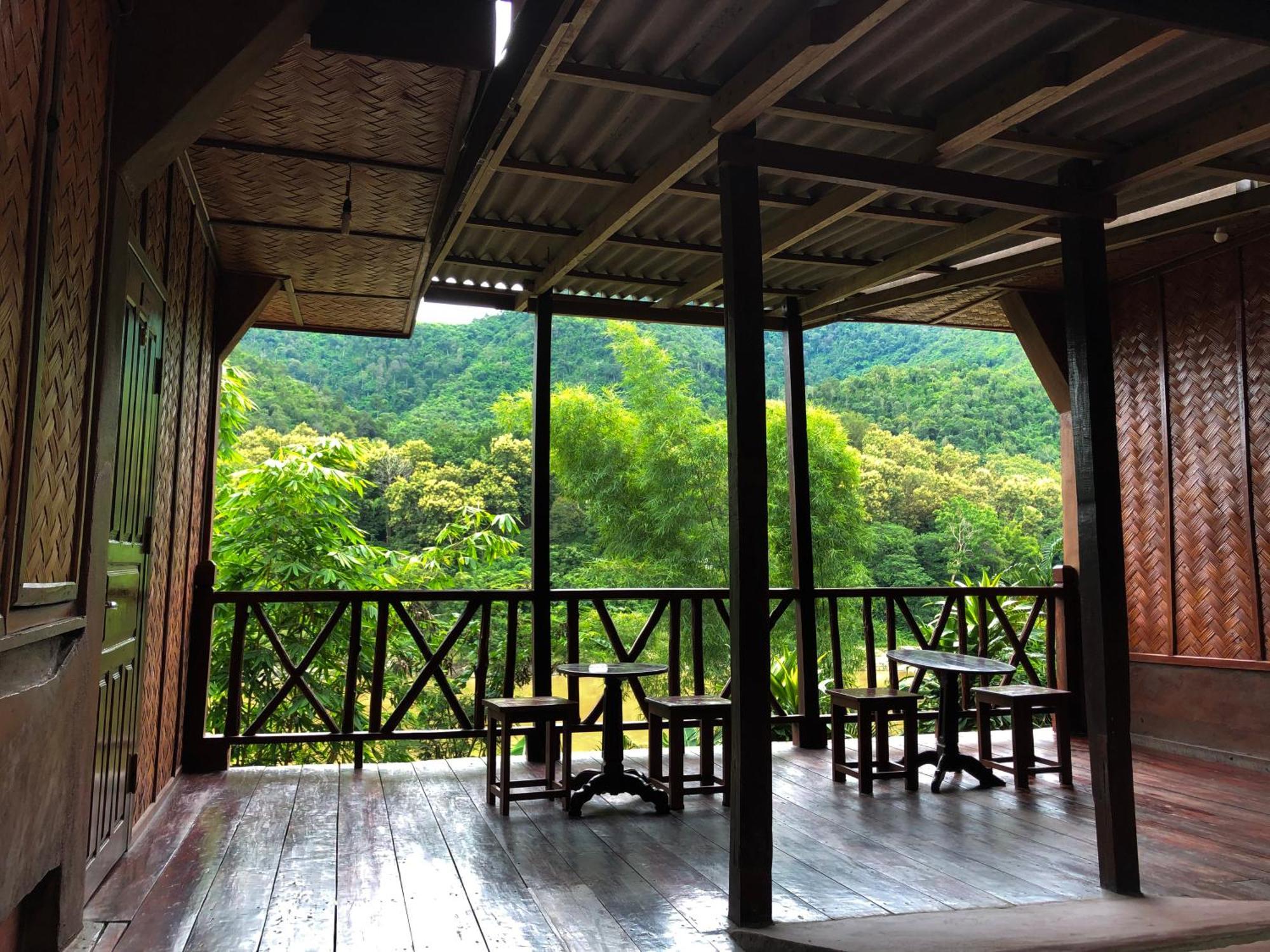 Mekong Riverside Lodge Pakbeng Exterior photo