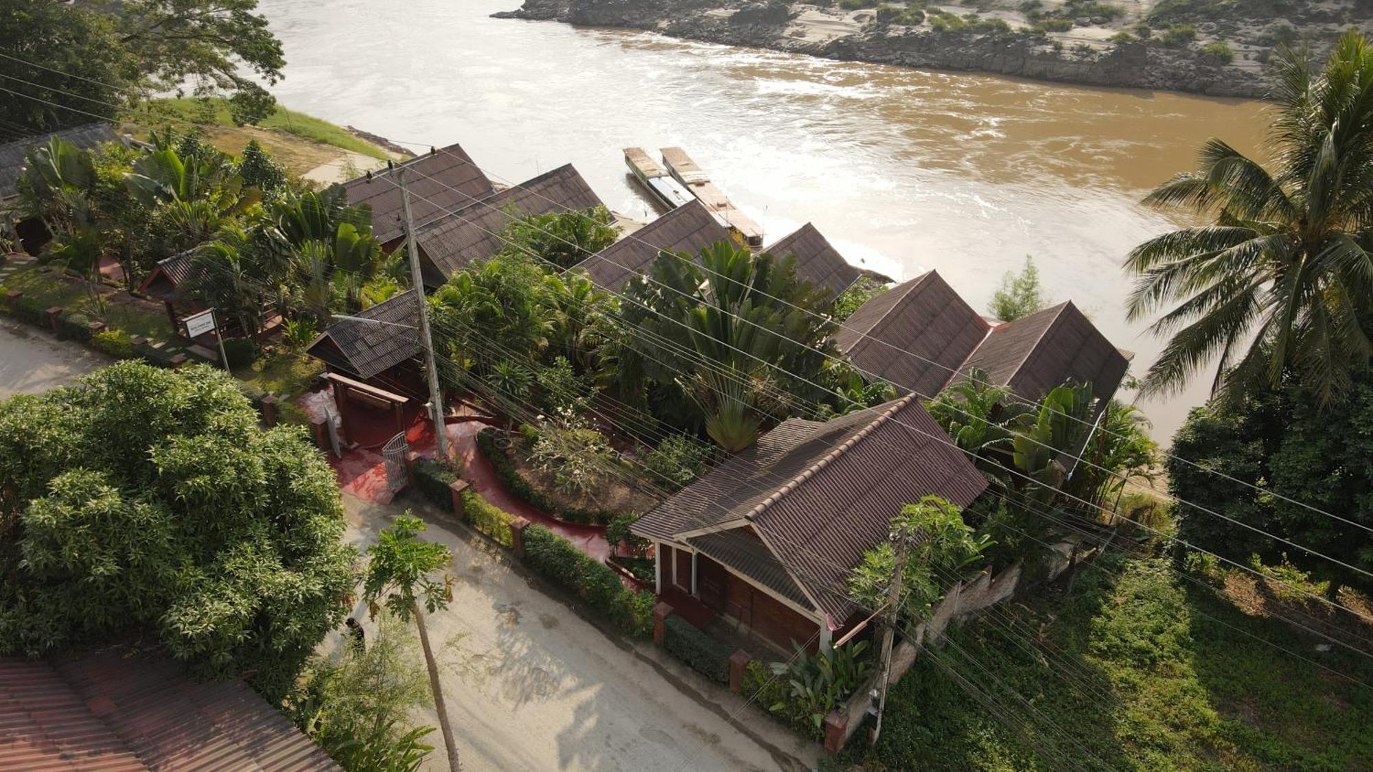 Mekong Riverside Lodge Pakbeng Exterior photo