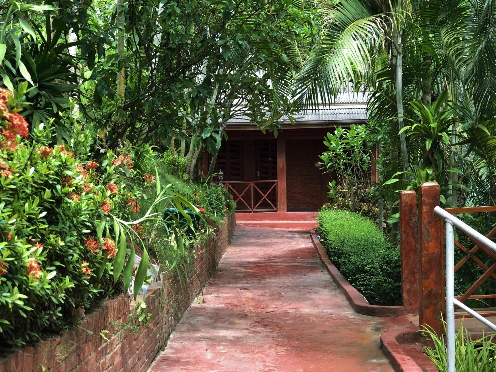 Mekong Riverside Lodge Pakbeng Exterior photo
