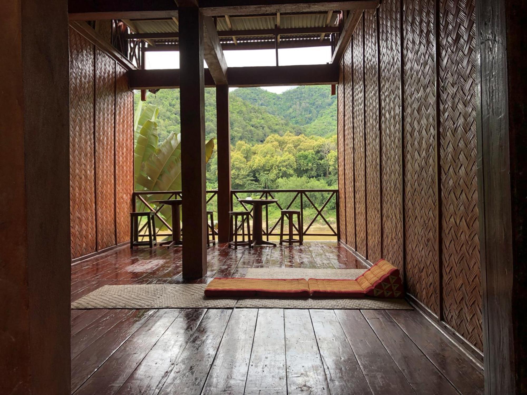 Mekong Riverside Lodge Pakbeng Exterior photo